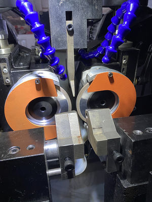 LDX-028A 大型円状のサーブブレード CNC ダブルグライディングヘッド サイドアングルグライディングマシンのメーカー